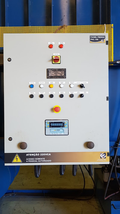 Painel de Controle Automatizado e Segurança NR12 para Prensa Enfardadeira Contínua Cliente